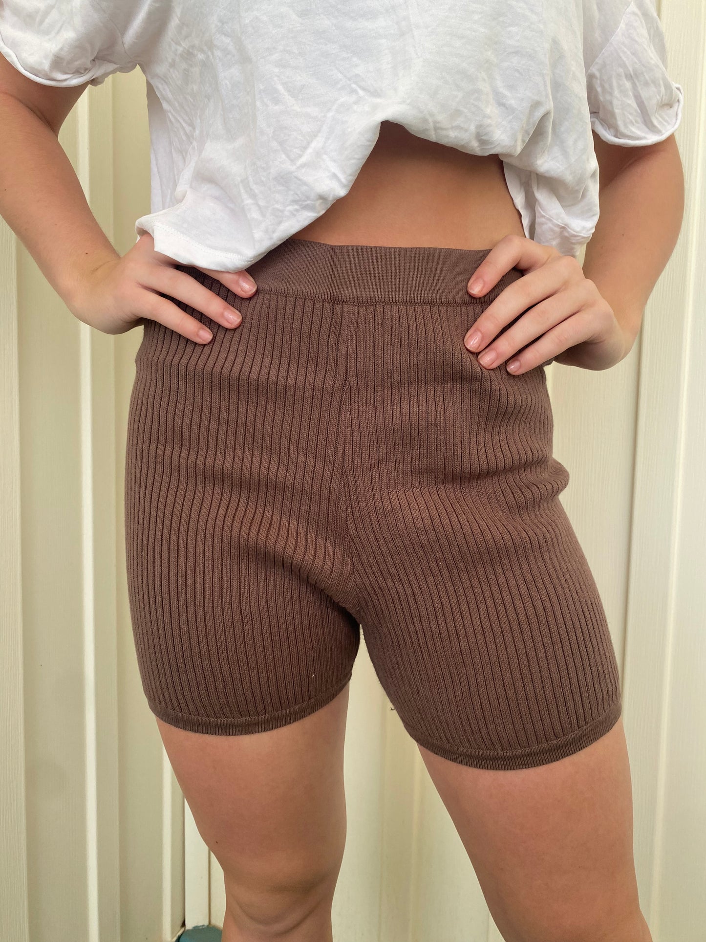 LOUNGE SHORTS - BROWN